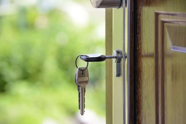 Smart Door Lock vs. Traditional: Which Is the Best Choice for Your Home?